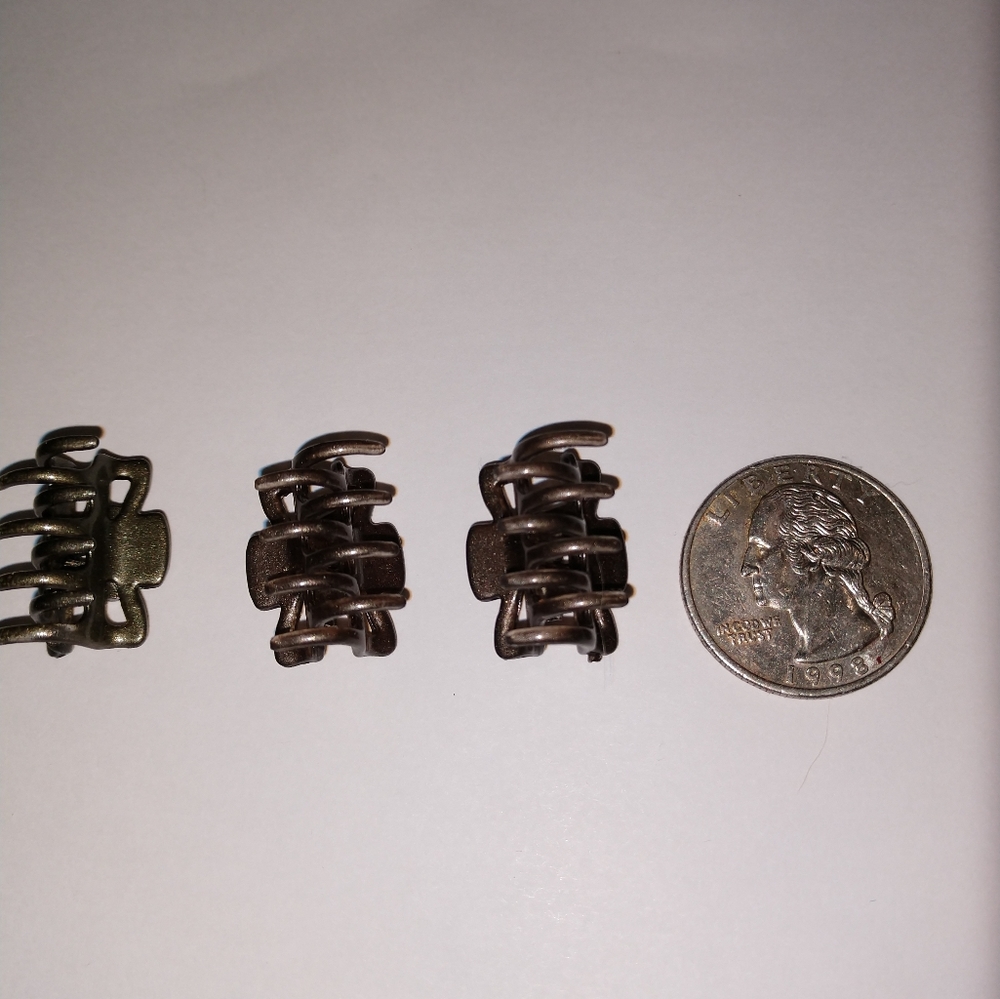 🎉FREE pick item🎉  3 gunmetal gray mini claw plastic hairclips, NEW never used